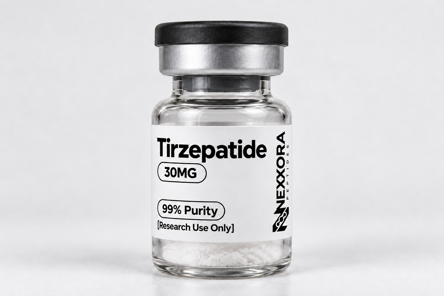Imagen conceptual de un vial NEXXORA PEPTIDES con etiqueta blanca, logo vertical y polvo blanco